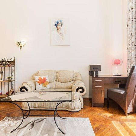 Hera Apartment - Old Town Брашов Екстер'єр фото