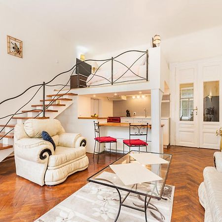 Hera Apartment - Old Town Брашов Екстер'єр фото