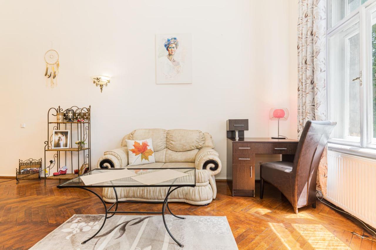 Hera Apartment - Old Town Брашов Екстер'єр фото
