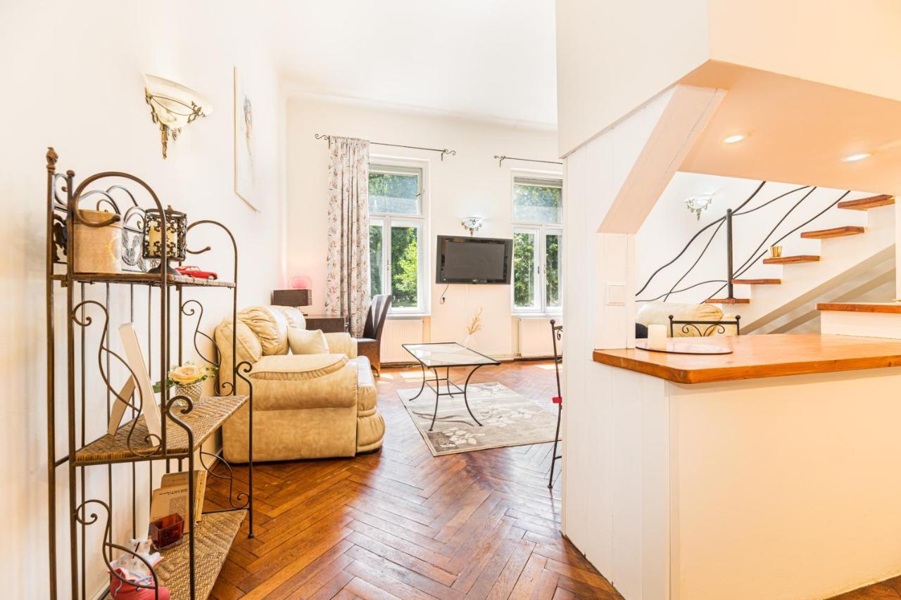 Hera Apartment - Old Town Брашов Екстер'єр фото