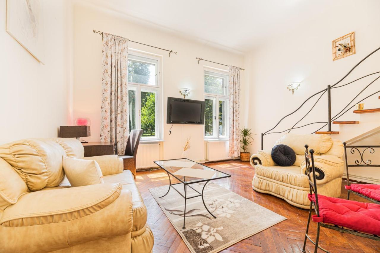 Hera Apartment - Old Town Брашов Екстер'єр фото
