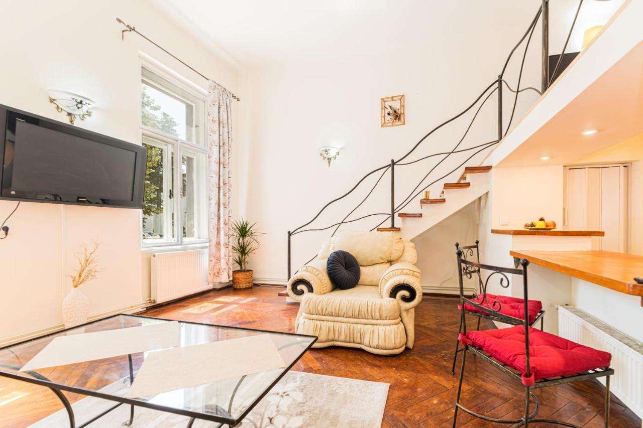 Hera Apartment - Old Town Брашов Екстер'єр фото